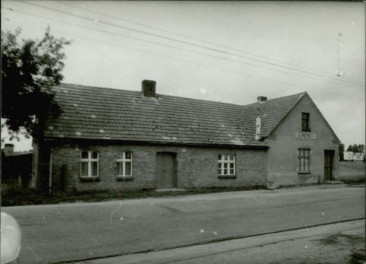 dom mieszkalny, sklep, skan 3