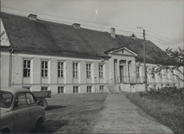 dwór, skan 8