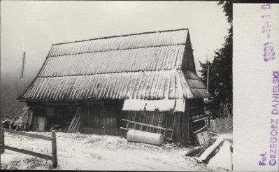 budynek obory, opuszczony, skan 2