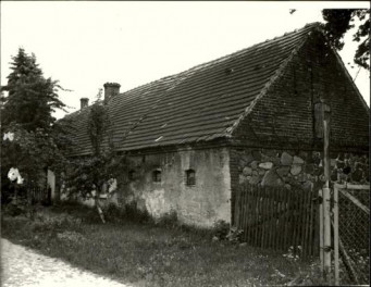 dom z budynkiem gospodarczym, skan 2