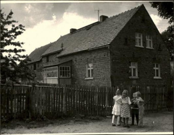 dom z budynkiem gospodarczym, skan 2