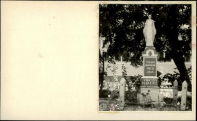 figurka Matki Boskiej, k. szkoły, skan 2