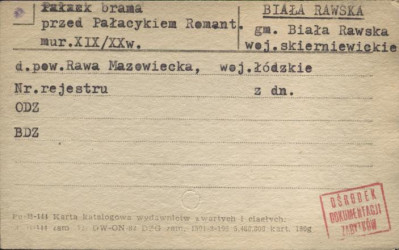 brama przed pałacykiem romant., skan 1