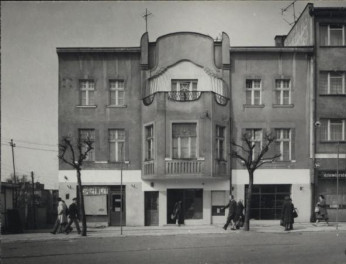 dom mieszkalny, sklep, kawiarnia, skan 3