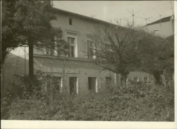 dom mieszkalny, sklepy, skan 3