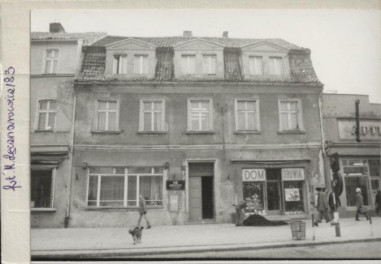 dom mieszkalny, sklep, bank, skan 2