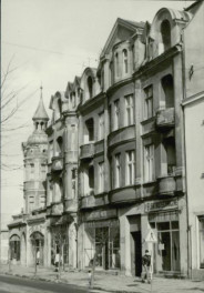 dom mieszkalny, sklepy, skan 3