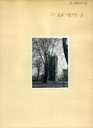 5 fotografi czarno-białych ukazujących wieże neogotyckiego zamku na terenie posesji rodziny Klickich                                      , skan 2