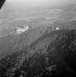 Zespół klasztorny Bernardynów z XVII wieku, widok ogólny od strony zachodniej, skan 1