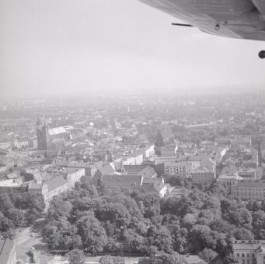 zabudowa Starego Miasta. Fragment zabudowy miasta wzdłuż ul. Grodzkiej., skan 1