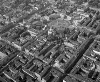 zabudowa centrum miasta.  Fragment zabudowy centrum w otoczeniu pl. Wolności od strony południowej - wschodniej, skan 1