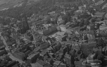 zabudowa  miasta z rynkiem.  Fragment zabudowy miasta z położeniem rynku, kościoła NMP i ewangelickiego od strony północnej - wschodniej, skan 1
