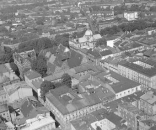 zabudowa Starego Miasta. Fragment zachodniej Starego Miasta z kościołem świeku Anny od strony południowej - wschodniej, skan 1