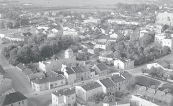 zabudowa miasta. Fragment zabudowy miasta z położeniem rynku od strony południowej - zachodniej, skan 1
