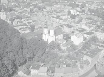 zabudowa miasta. Widok ogólny zabudowy centrum od strony  zachodniej, skan 1