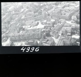 zabudowa centrum miasta. Widok ogólny fragmentu zabudowy centrum od strony północnej - wschodniej , skan 2