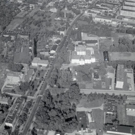 zabudowa miasta.  Fragment zabudowy miasta wokół zespołu klasztornego Bernardynów od strony południowej , skan 1