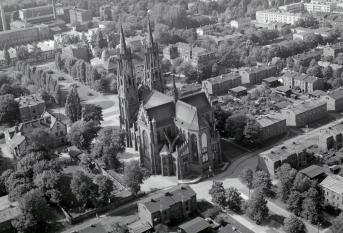 zabudowa miasta. Fragment zabudowy przy kościele parafialnym od strony wschodniej, skan 1