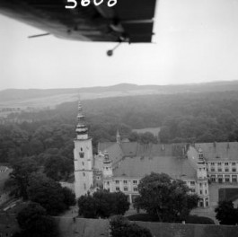 opactwo Cystersów XIII - XIV wieku  Widok ogólny opactwa Cystersów  od strony zachodniej, skan 1