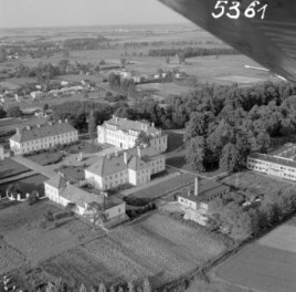 zespół pałacowy biskupów kujawskich. Widok ogólny zespołu pałacowego od strony  wschodniej, skan 1