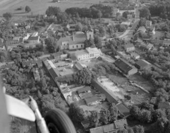 zabudowa miasta. Fragment zabudowy miasta przy kościele farnym od strony południowej, skan 1