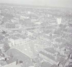 rynek. Widok  ogólny  zabudowy od strony południowej  , skan 1
