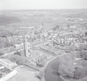 zabudowa miasta. Widok ogólny od strony zachodniej, skan 1