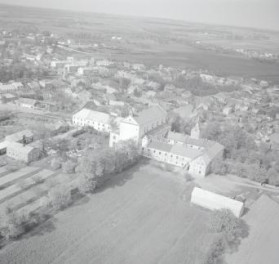 zabudowa centrum. Widok ogólny centrum od strony południowej, skan 1
