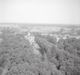pałac XVIII wieku   Widok ogólny pałacu  od strony południowej - zachodniej, skan 1