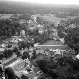 Kościół ewangelicki. Widok ogólny od strony zachodniej, skan 1