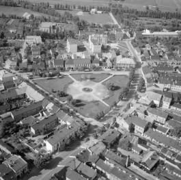 Fragment zabudowy  miasta przy pl. Kilińskiego, skan 1