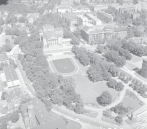 Teatr Wielki i gmach Collegium Medicum. Widok Teatru Wielkiego i Collegium Medicum od strony południowej , skan 1