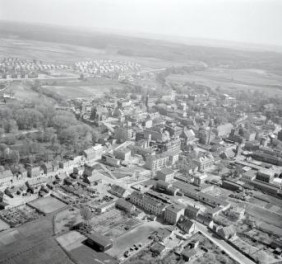 układ przestrzenny. Widok ogólny układu i zabudowy centrum miasta, skan 1