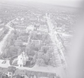 rynek. Widok ogólny rynku od strony wschodniej, skan 1