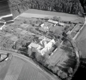 klasztor Bernardynek. Widok ogólny zespołu klasztornego od strony południowej - zachodniej, skan 1
