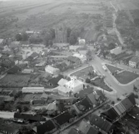 zespół urbanistyczny. Widok ogólny zabudowy centrum od strony południowej - zachodniej, skan 1