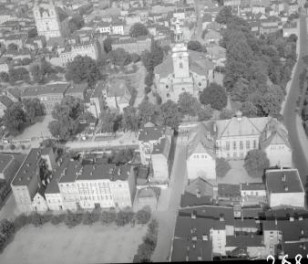 zabudowa miasta. Fragment północnej - wschodniej zabudowy miasta z kościołem ewangelickim świeku Krzyża od strony wschodniej, skan 1