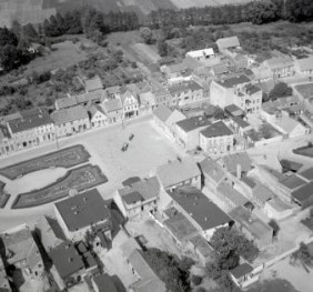 zespół urbanistyczny. Fragment rynku i zabudowy przyrynkowej od strony południowej - zachodniej, skan 1