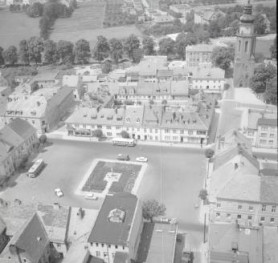 zespół urbanistyczny. Widok rynku od strony południowej - wschodniej, skan 1