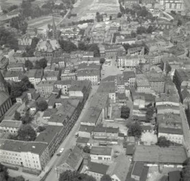 zespół urbanistyczny. Widok ogólny rynku i zabudowy przyrynkowej od strony południowej - wschodniej, skan 1