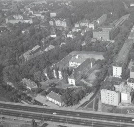 zabudowa Śródmieścia. Gimnazjum im. Stefana Batorego. Fragment zabudowy Śródmieścia u zbiegu ul. Myśliwieckiej i Rozbrat z gimnazjum     im. Stefana Batorego od strony południowej - wschodniej, skan 1