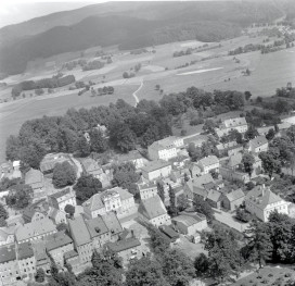 zabudowa miasta w układzie przestrzennym. Fragment zabudowy południowej - wschodniej części miasta w układzie przestrzennym od strony zachodniej, skan 1