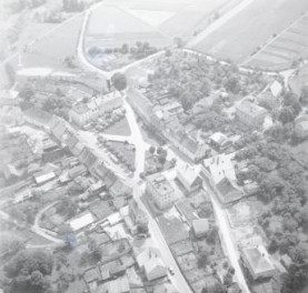 zespół urbanistyczny. Widok ogólny rynku i zabudowy przyrynkowej od strony północnej - zachodniej, skan 1