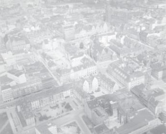 zabudowa centrum Starego Miasta. Widok ogólny zabudowy Starego Miasta z rynkiem od strony południowej - wschodniej, skan 1