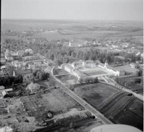 pałac Szczukówieku XVII/XVIII wieku Widok ogólny założenia pałacowego od strony wschodniej, skan 1