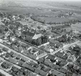 zespół urbanistyczny. Zabudowa miasta przy klasztorze Reformatówieku Widok ogólny od strony zachodniej, skan 1