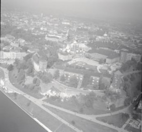 Widok ogólny zabudowy wzgórza wawelskiego od strony północnej - wschodniej, skan 1