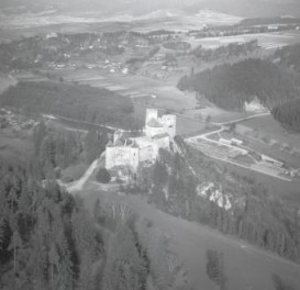 Widok ogólny zamku od strony południowo - zachodniej, skan 1