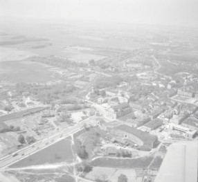 zabudowa miasta. Południowa część miasta - widok od strony południowej - wschodniej, skan 1
