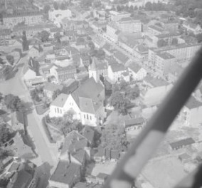 zabudowa miasta. Fragment miasta z kościołem  parafialnym. Widok od strony południowej - zachodniej, skan 1